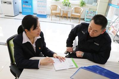 春燕衔泥 爱驻燕山——记济南历下区燕山街道便民服务中心企业咨询服务专员亓春燕